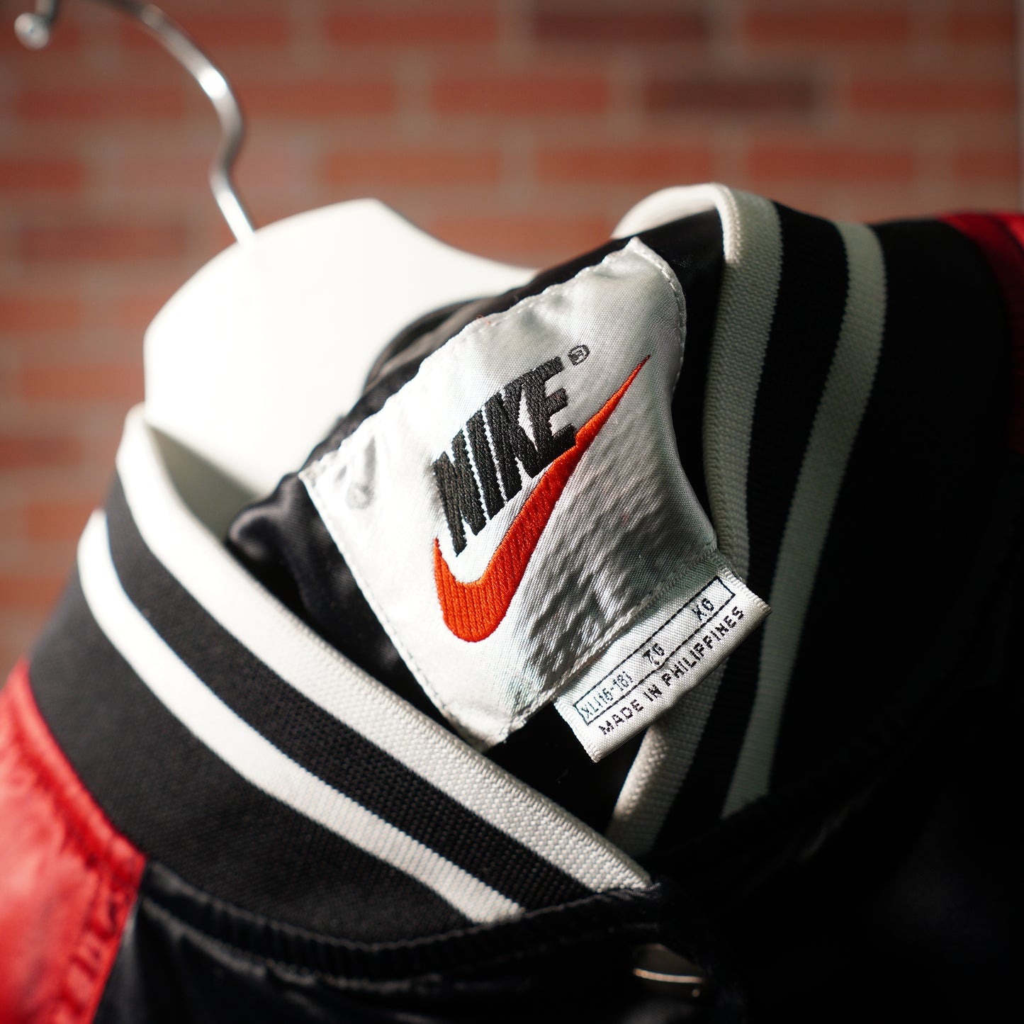 VTG Women's Nike Black/Red Satin Jacket