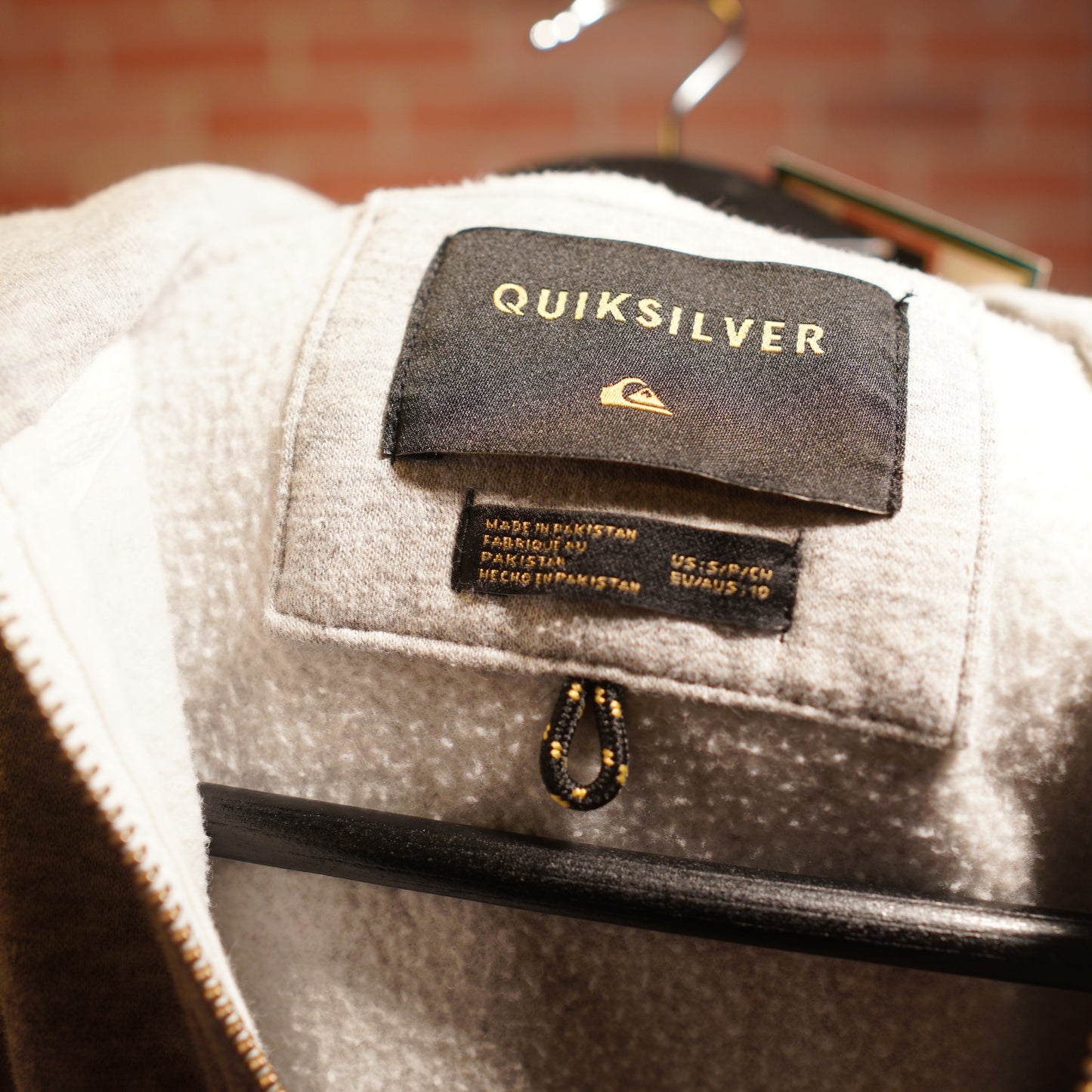 VTG Y2K Quiksilver Grey Zip-Up Hoodie