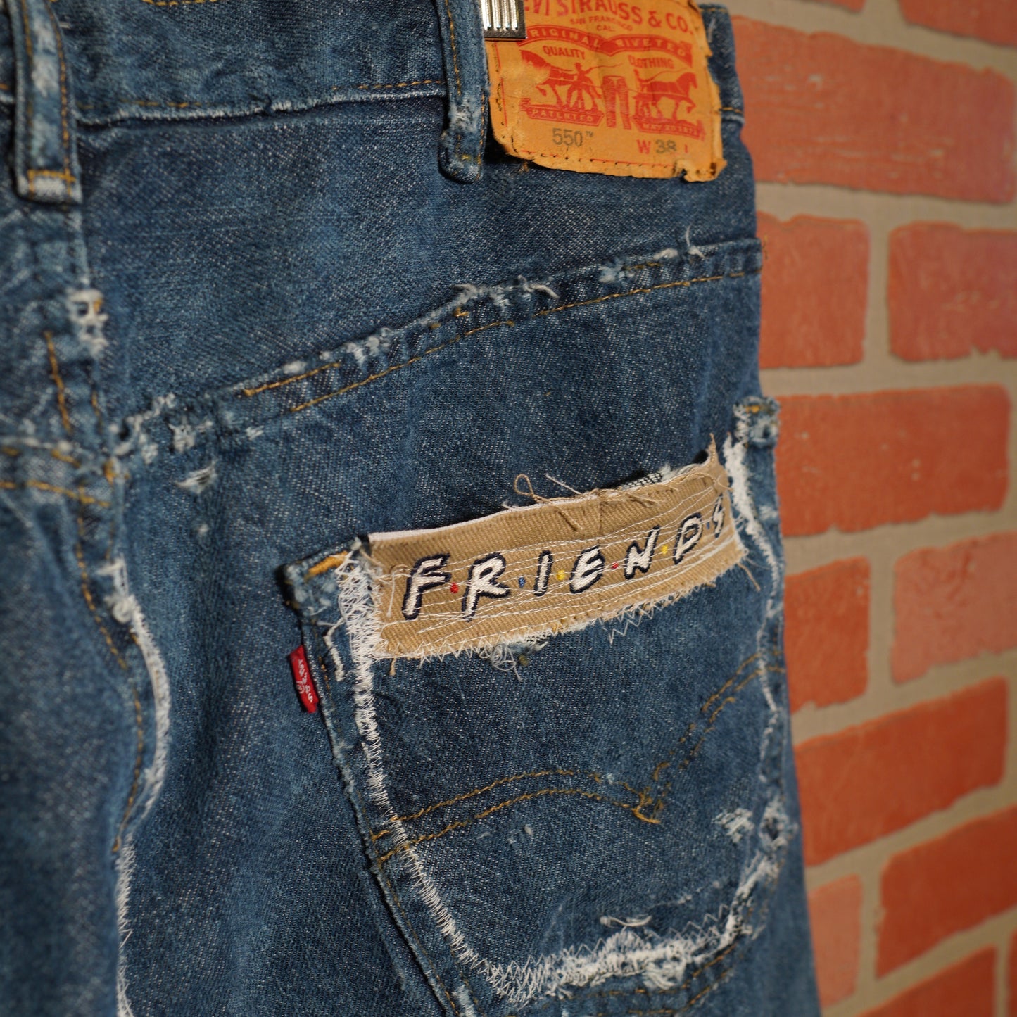 VTG Custom Levis 550 Friends Distressed Denim Jean Shorts