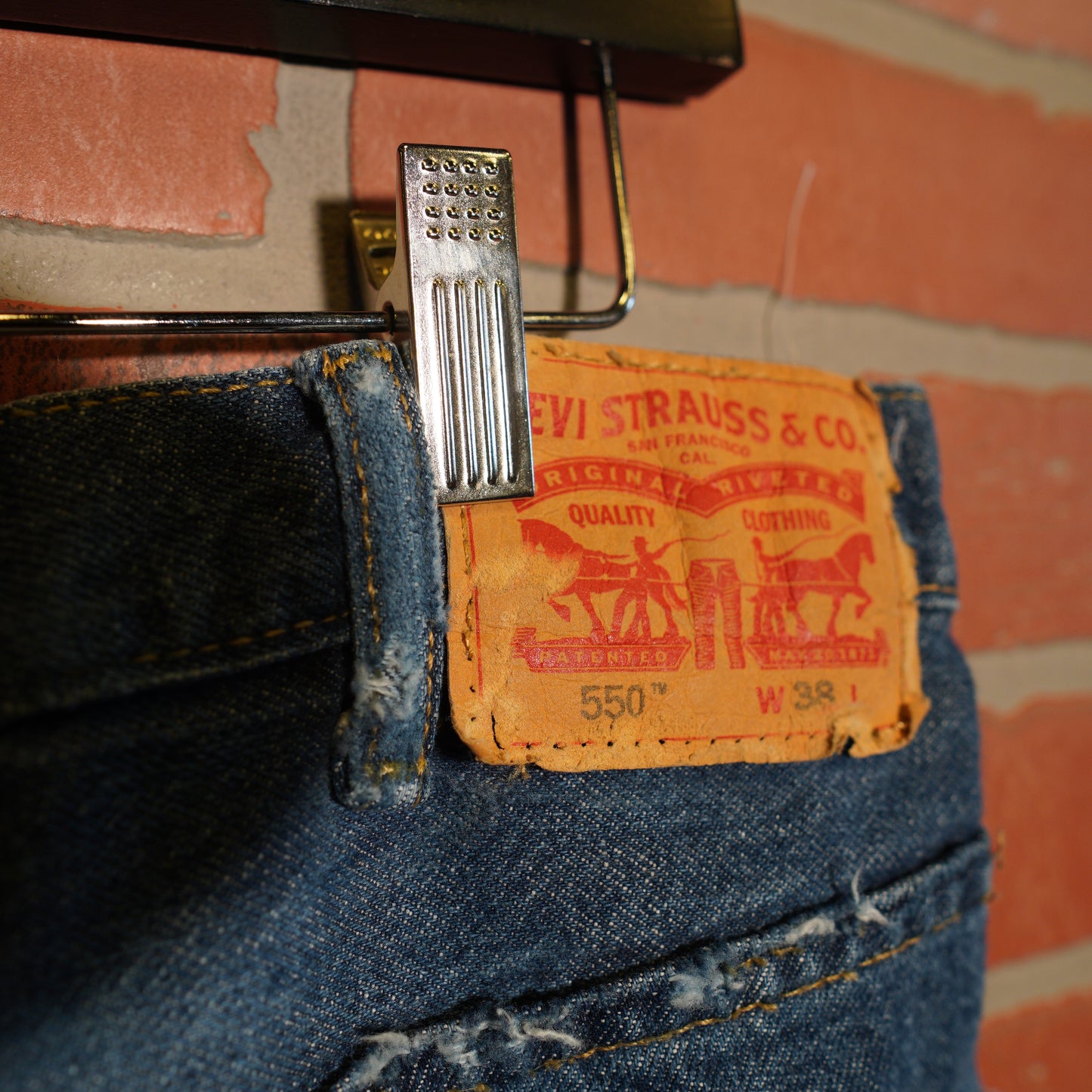 VTG Custom Levis 550 Friends Distressed Denim Jean Shorts