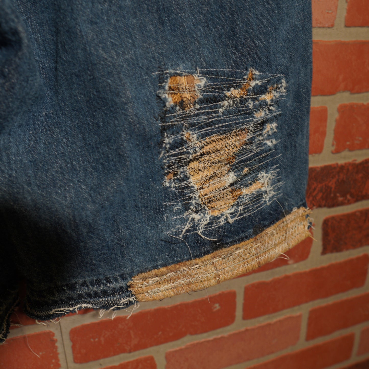 VTG Custom Levis 550 Friends Distressed Denim Jean Shorts