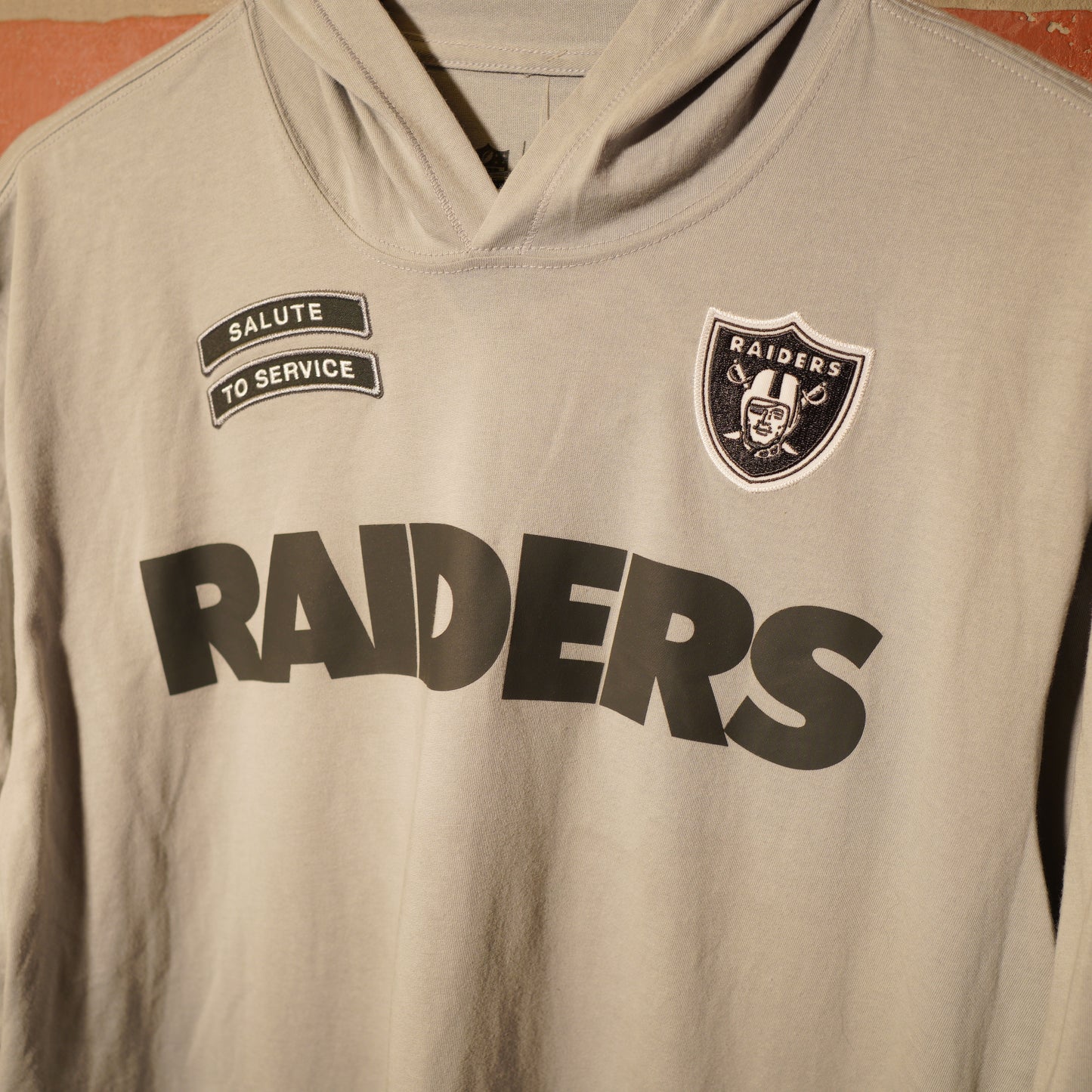 Nike NFL Las Vegas Raiders Pullover Salute To Service Grey Hoodie