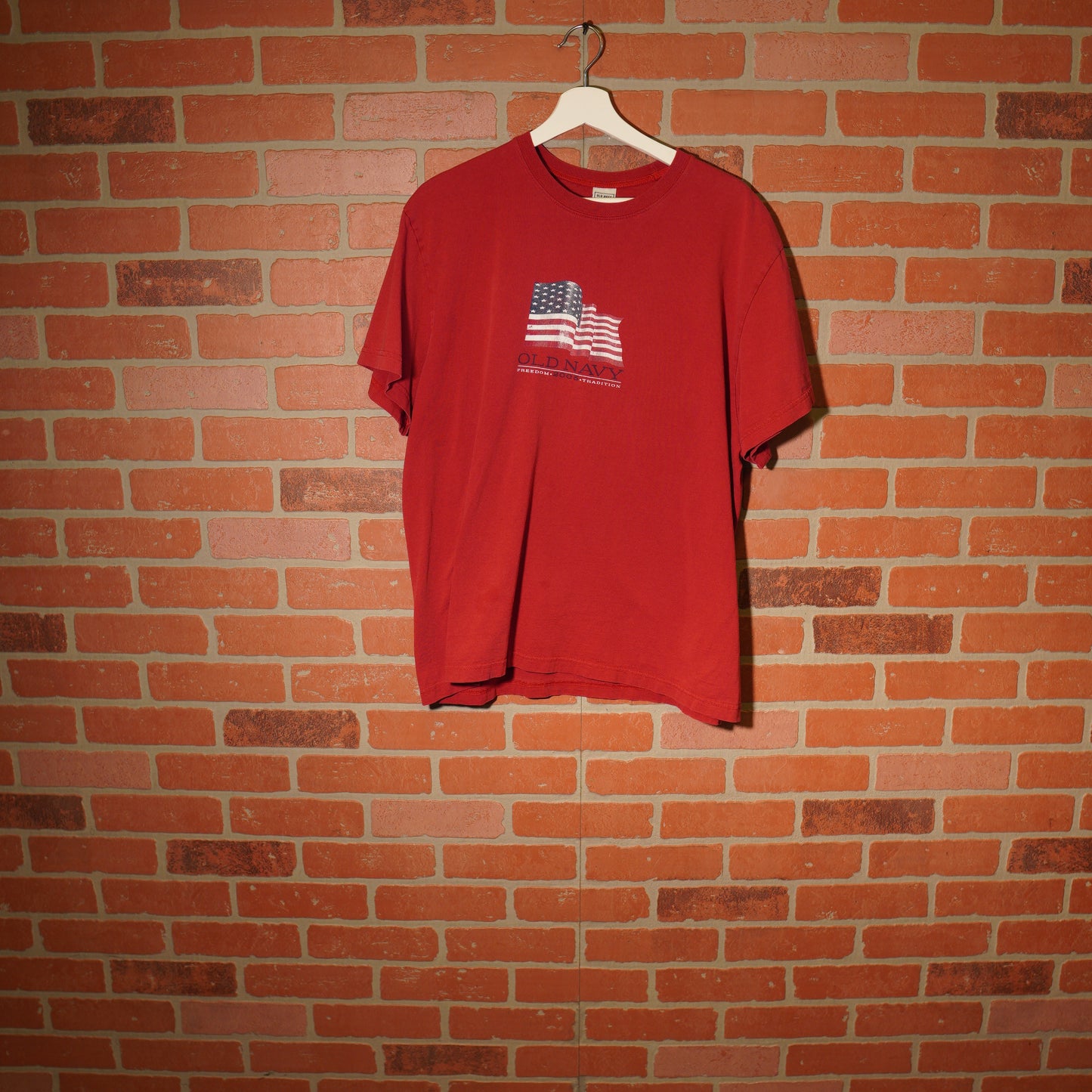 VTG Y2K Old Navy Flag Red Tee