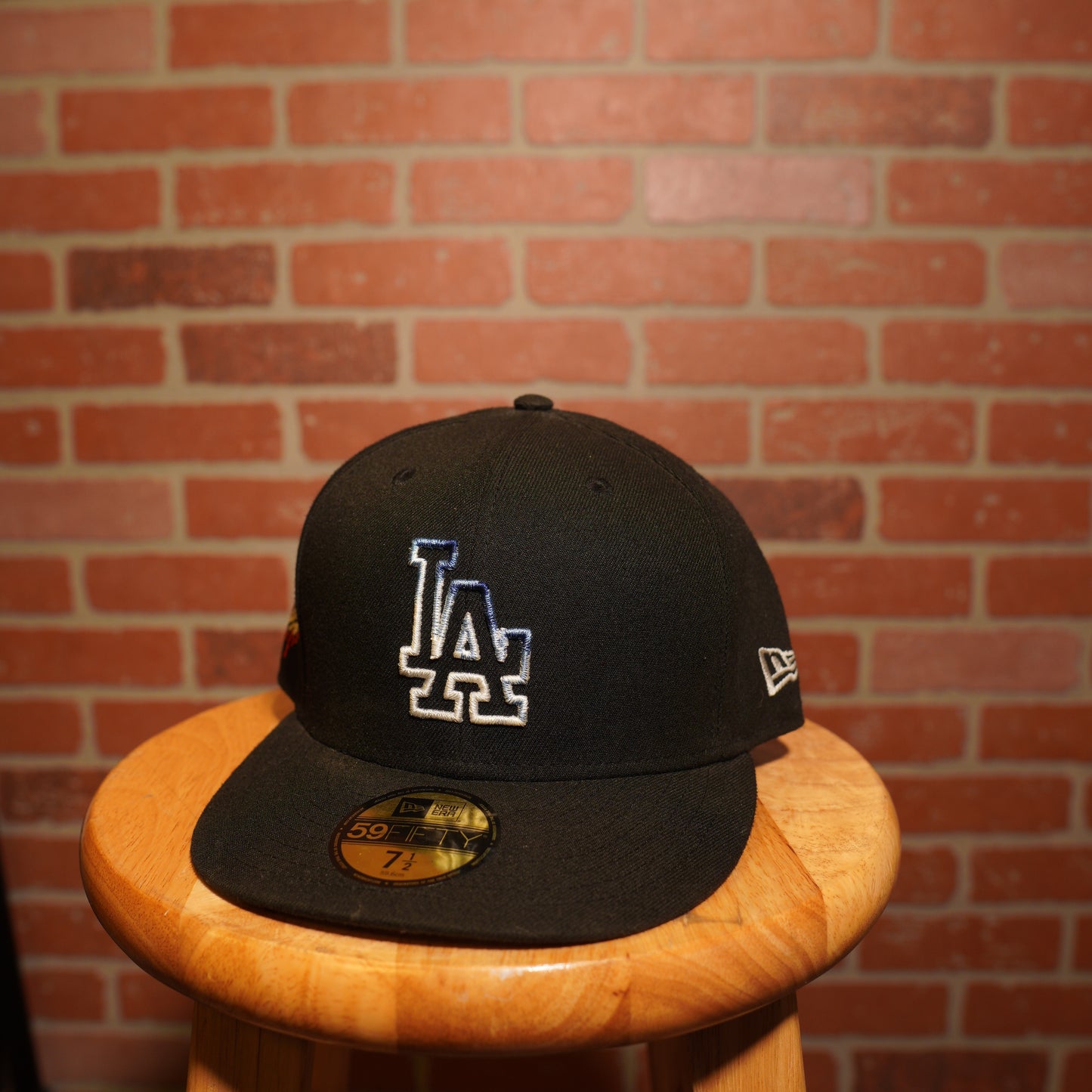 MLB Los Angeles Dodgers Gradient Logo Fitted Hat