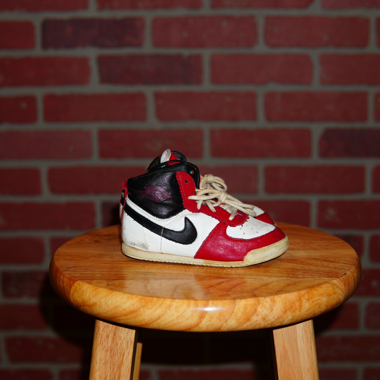 VTG 1985 Youth Nike Jordan 1 Chicago Sneakers