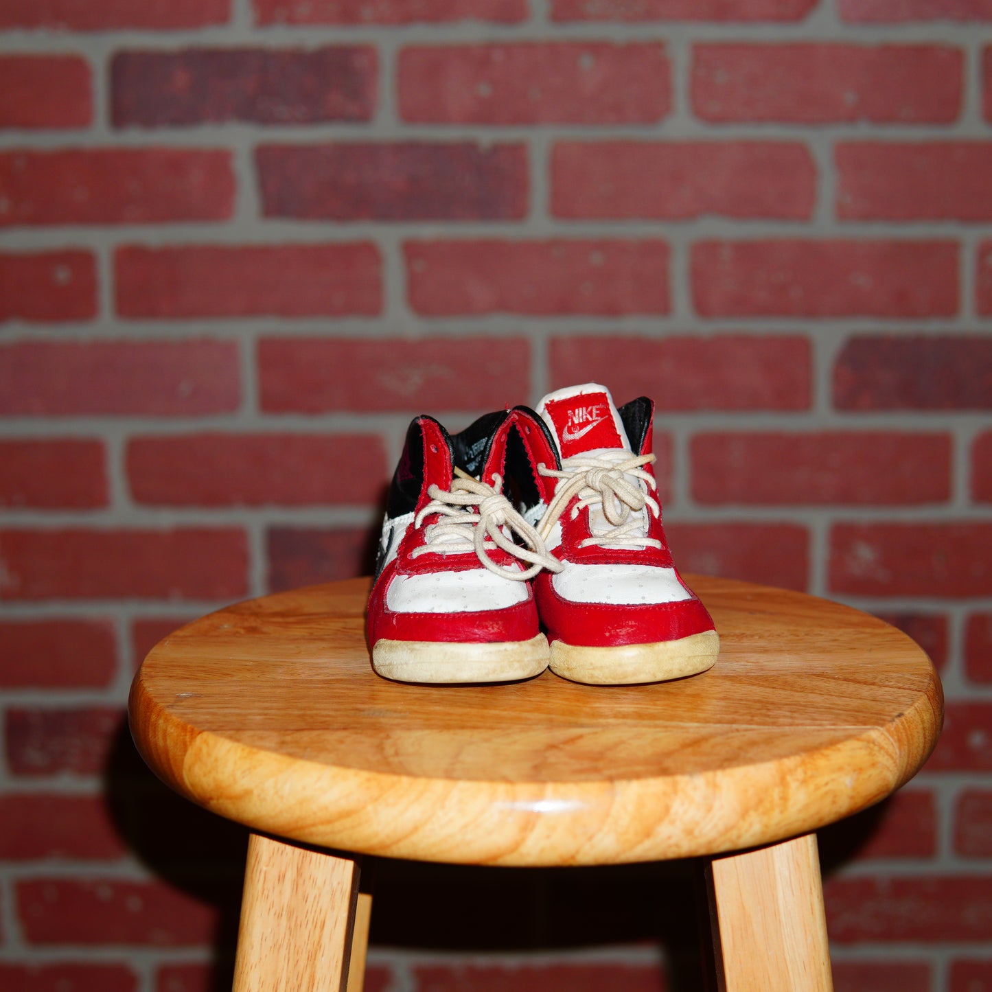 VTG 1985 Youth Nike Jordan 1 Chicago Sneakers