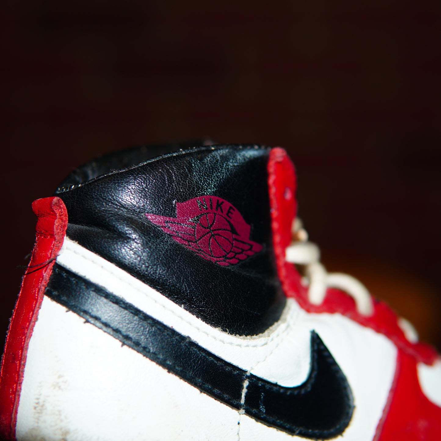 VTG 1985 Youth Nike Jordan 1 Chicago Sneakers