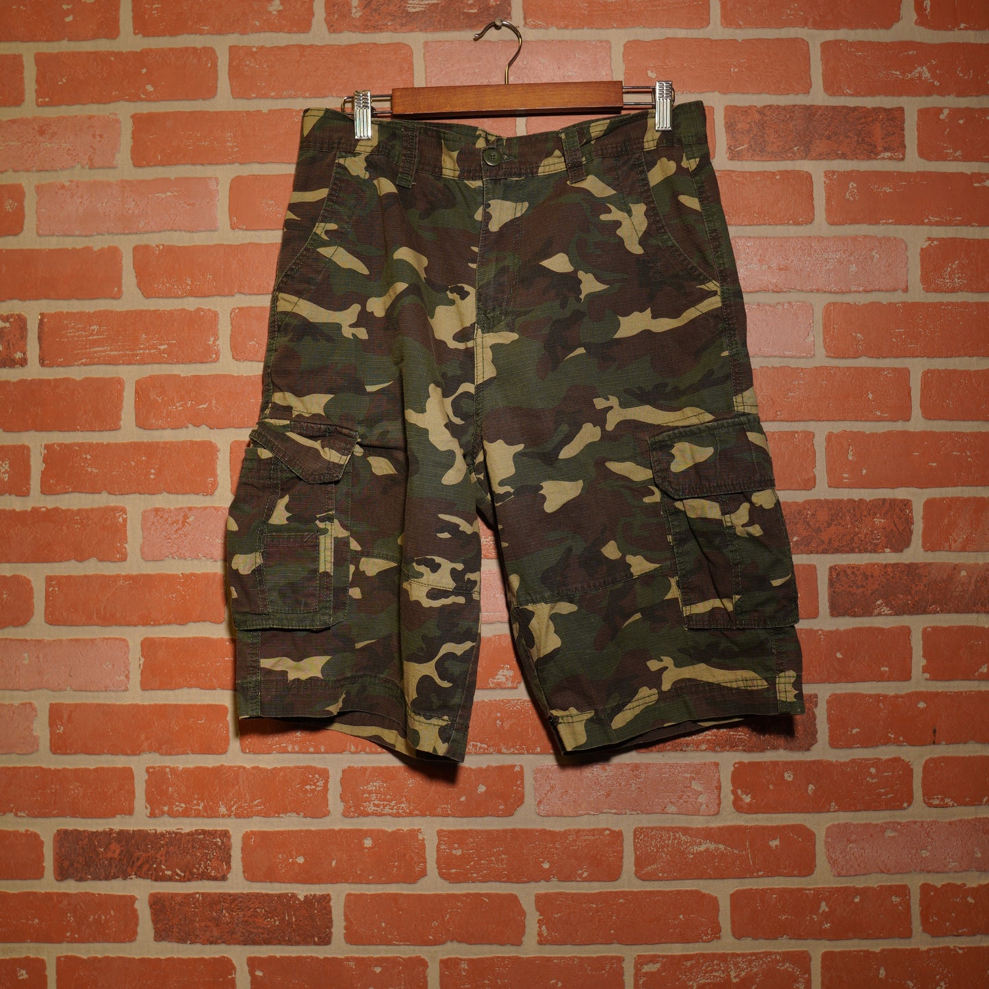 VTG LA Gate Camo Cargo Shorts