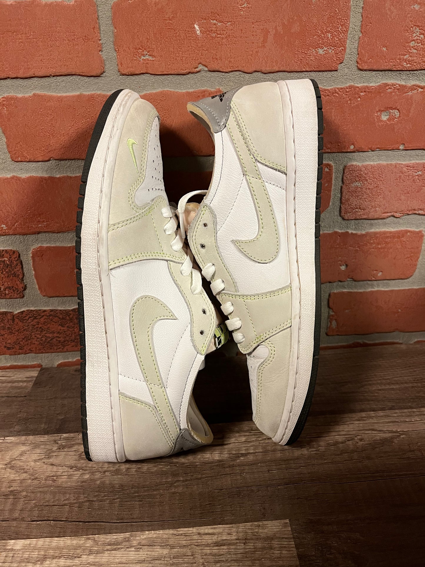 Air Jordan 1 Low OG Ghost Green