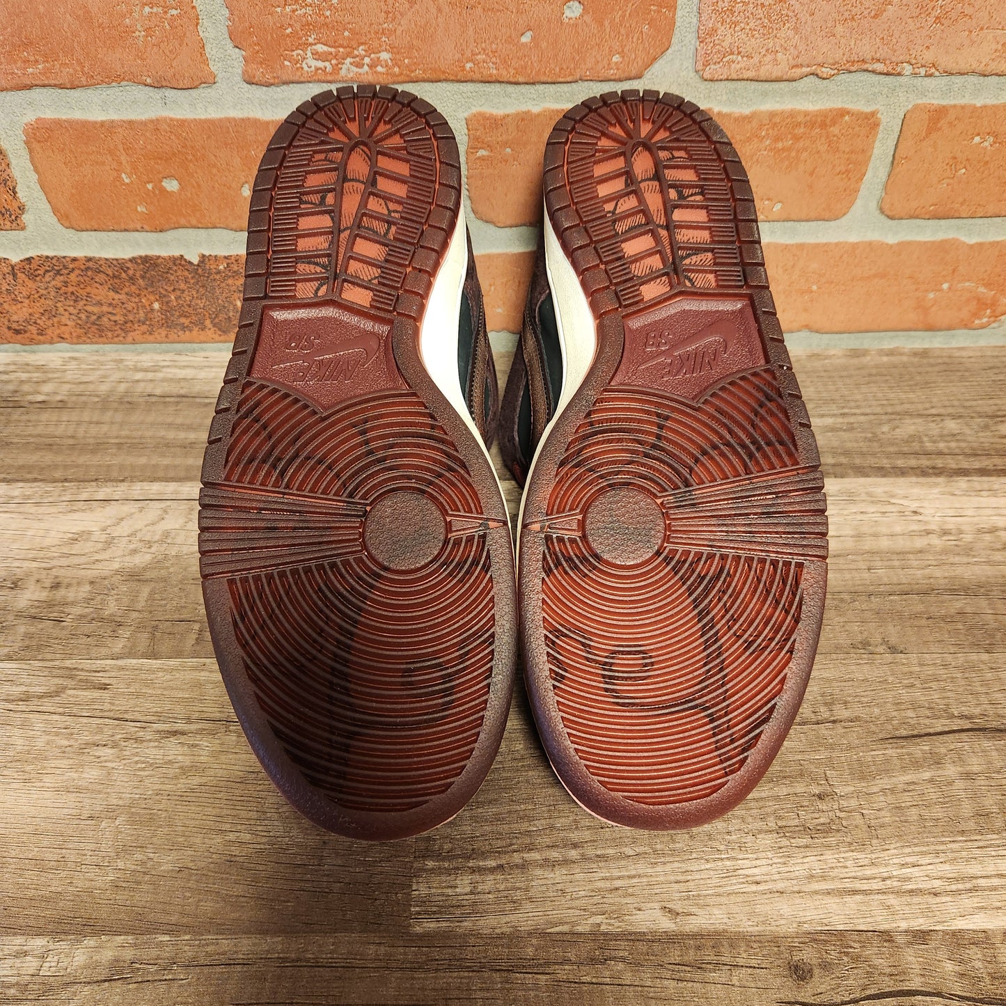 DS Nike Dunk Low Riot Skateshop