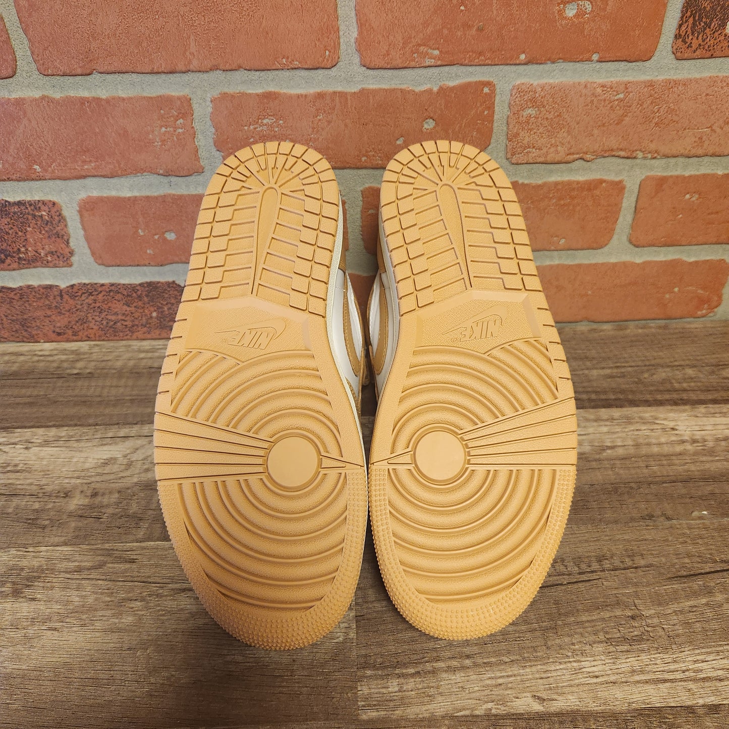 DS WMNS Air Jordan 1 High OG Praline