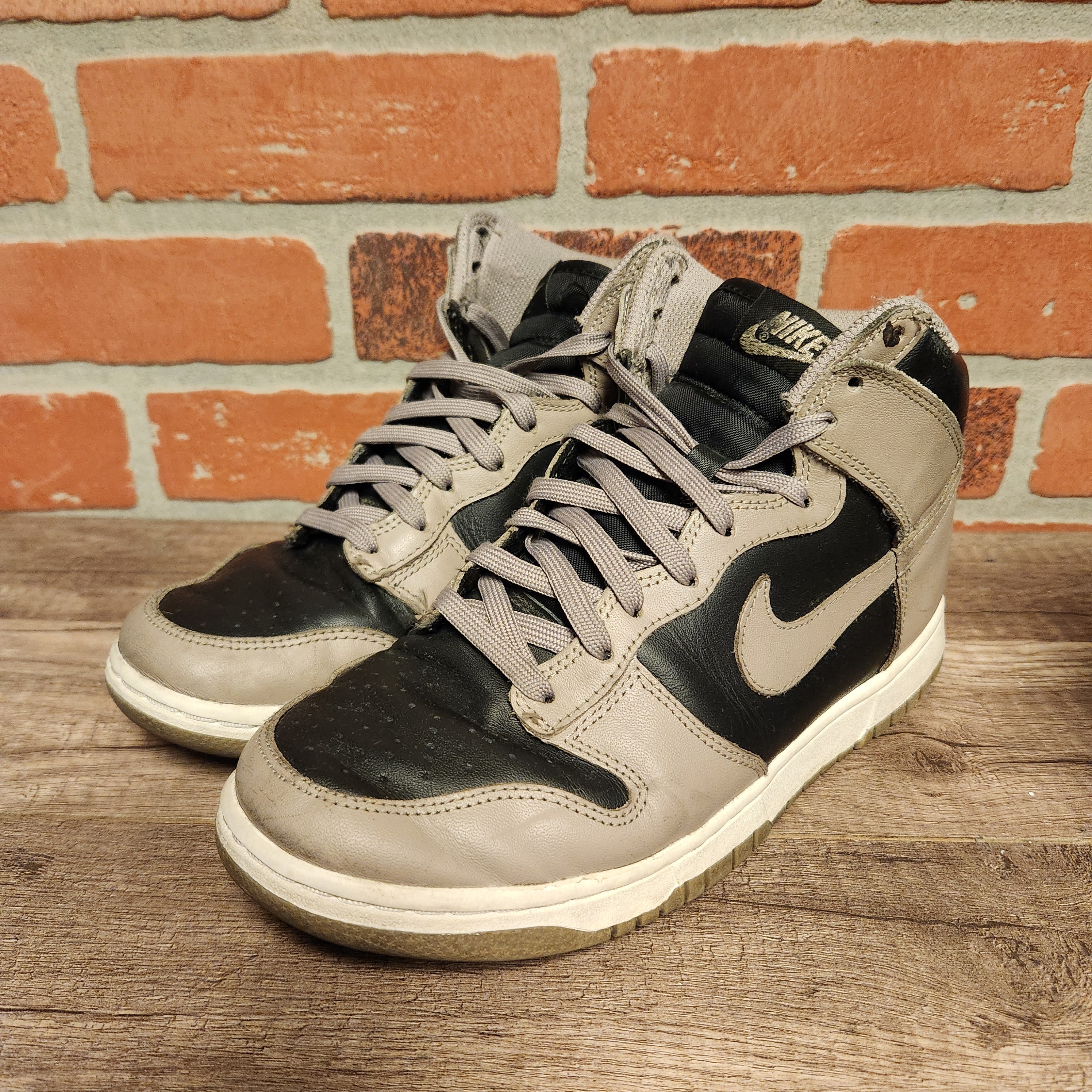 WMNS Nike Dunk High Moon Fossil – Yesterday's Fits