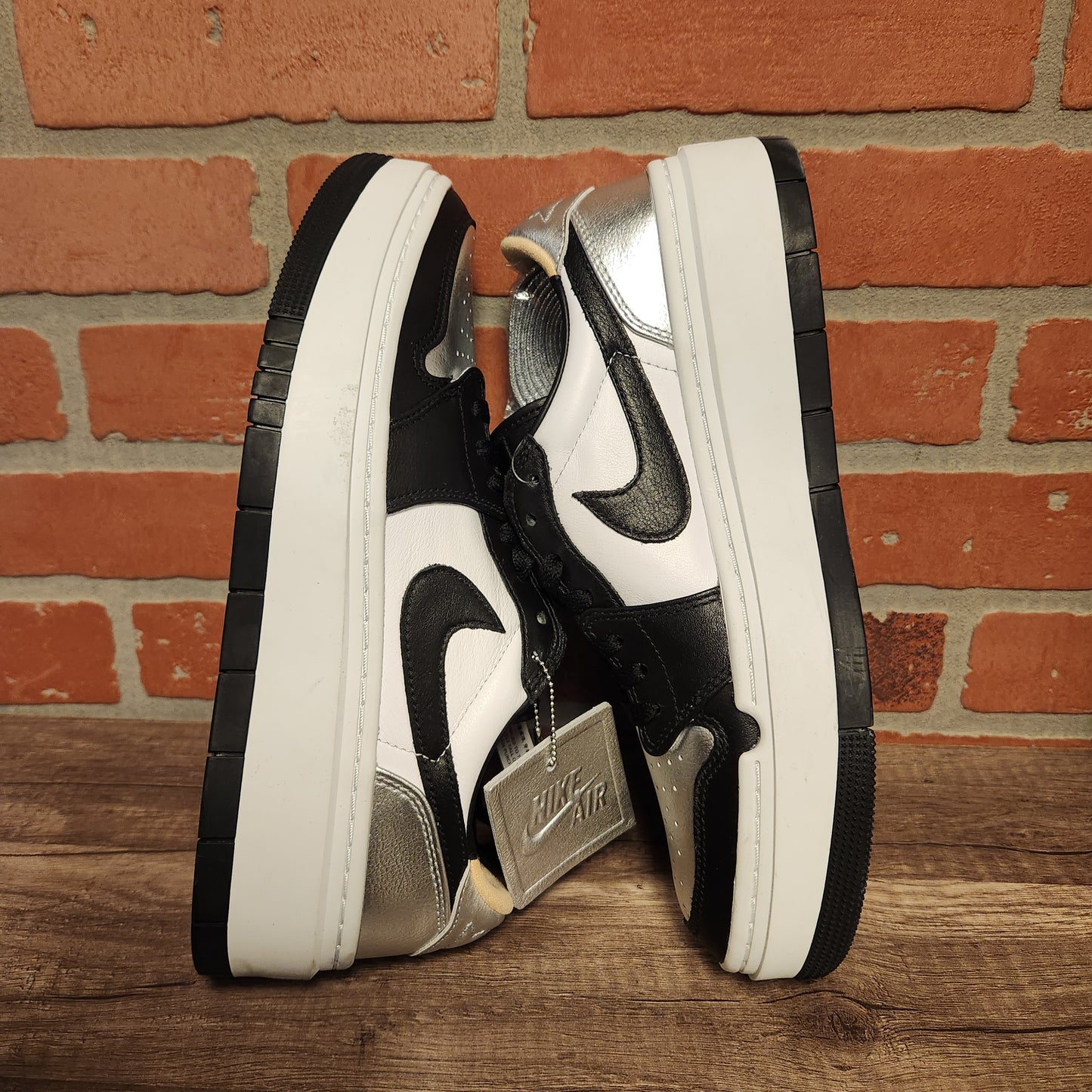 DS WMNS Air Jordan 1 Low Elevate Silver Toe