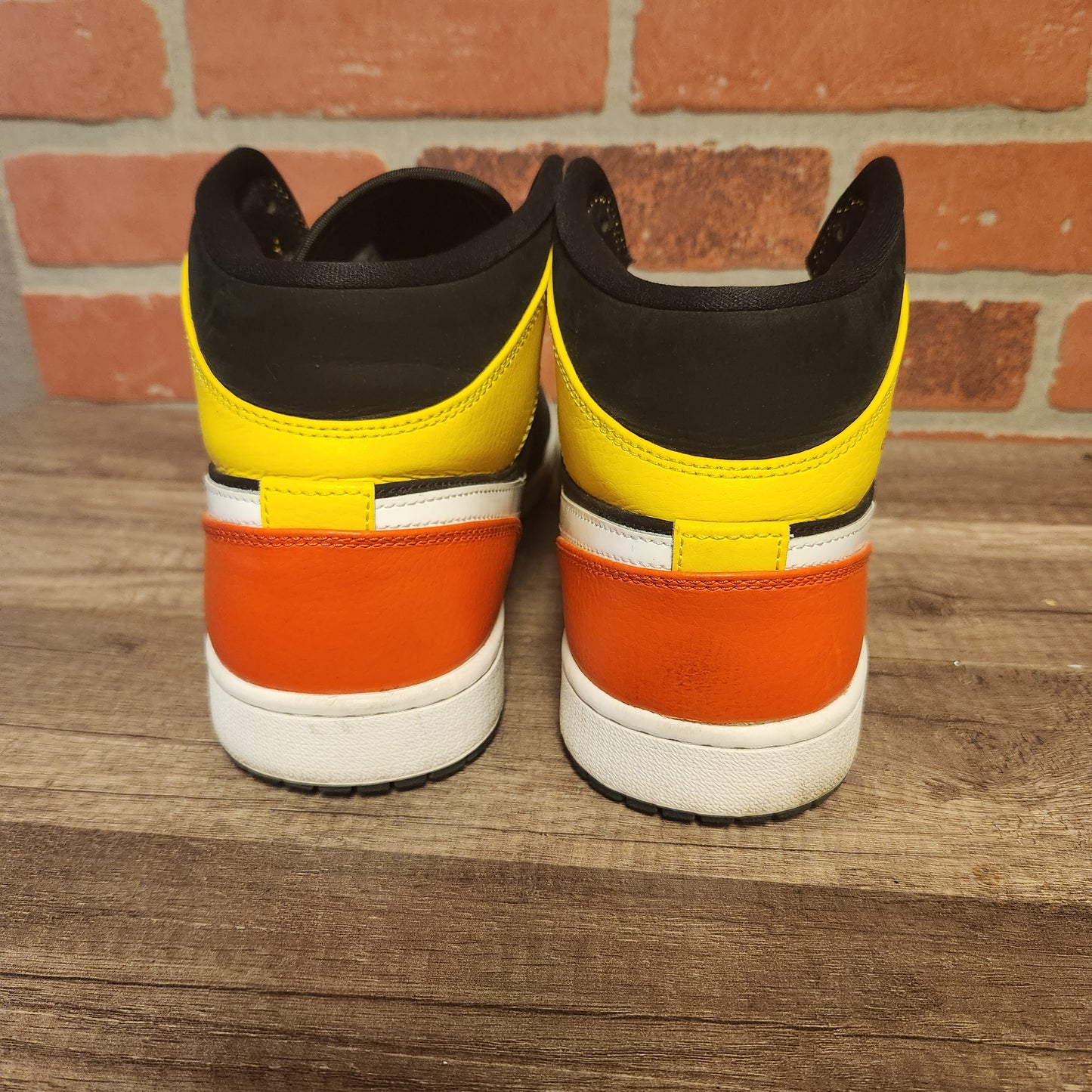 Air Jordan 1 Mid Amarillo