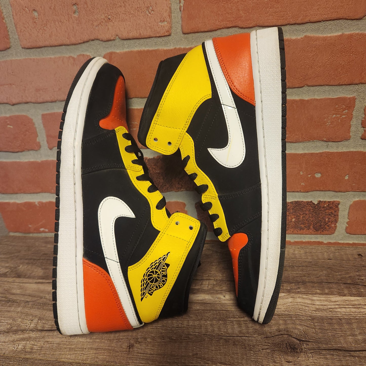 Air Jordan 1 Mid Amarillo