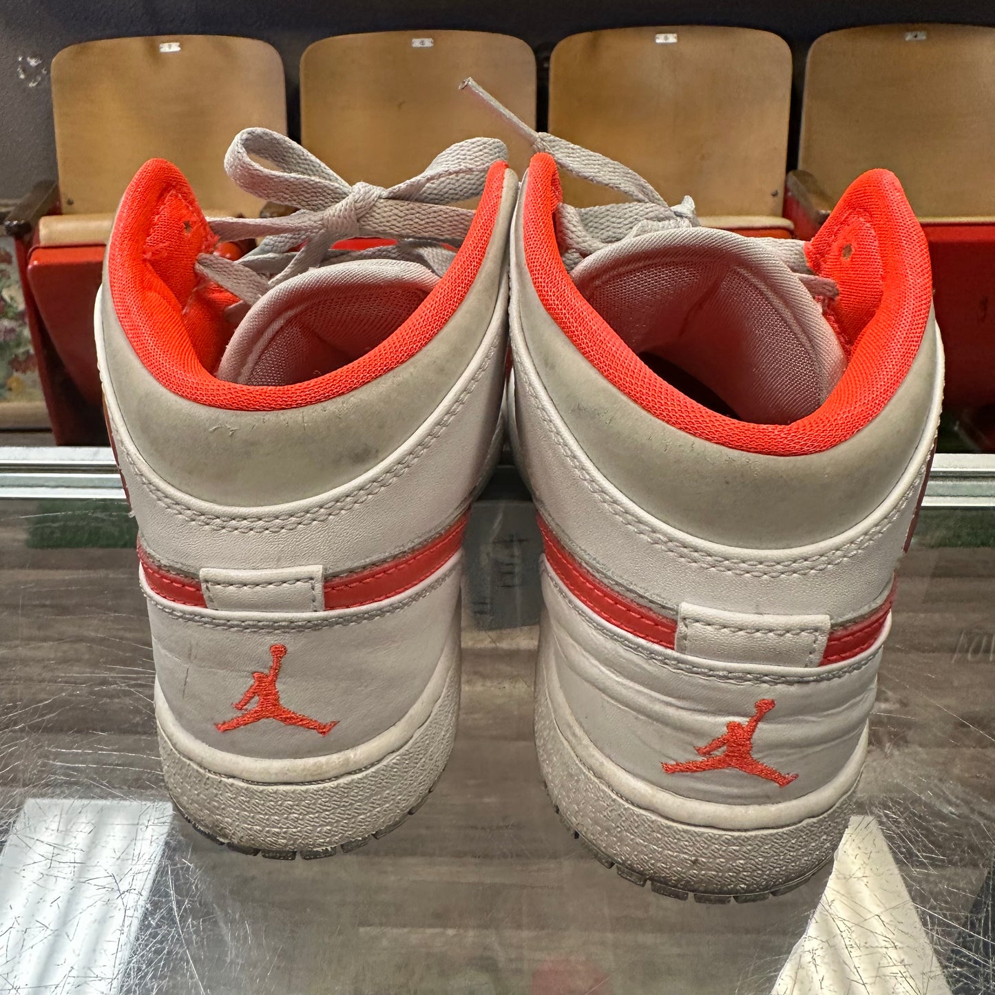 Air Jordan 1 Mid Infrared/Grey