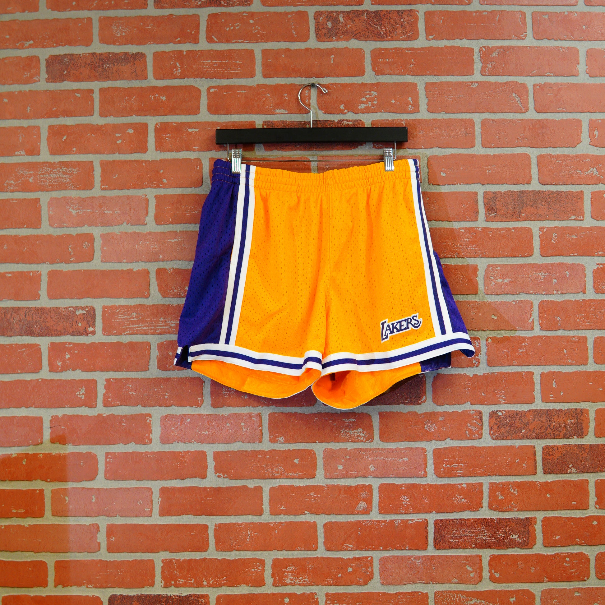 DS Women's Mitchell & Ness NBA Los Angeles Lakers Shorts XL