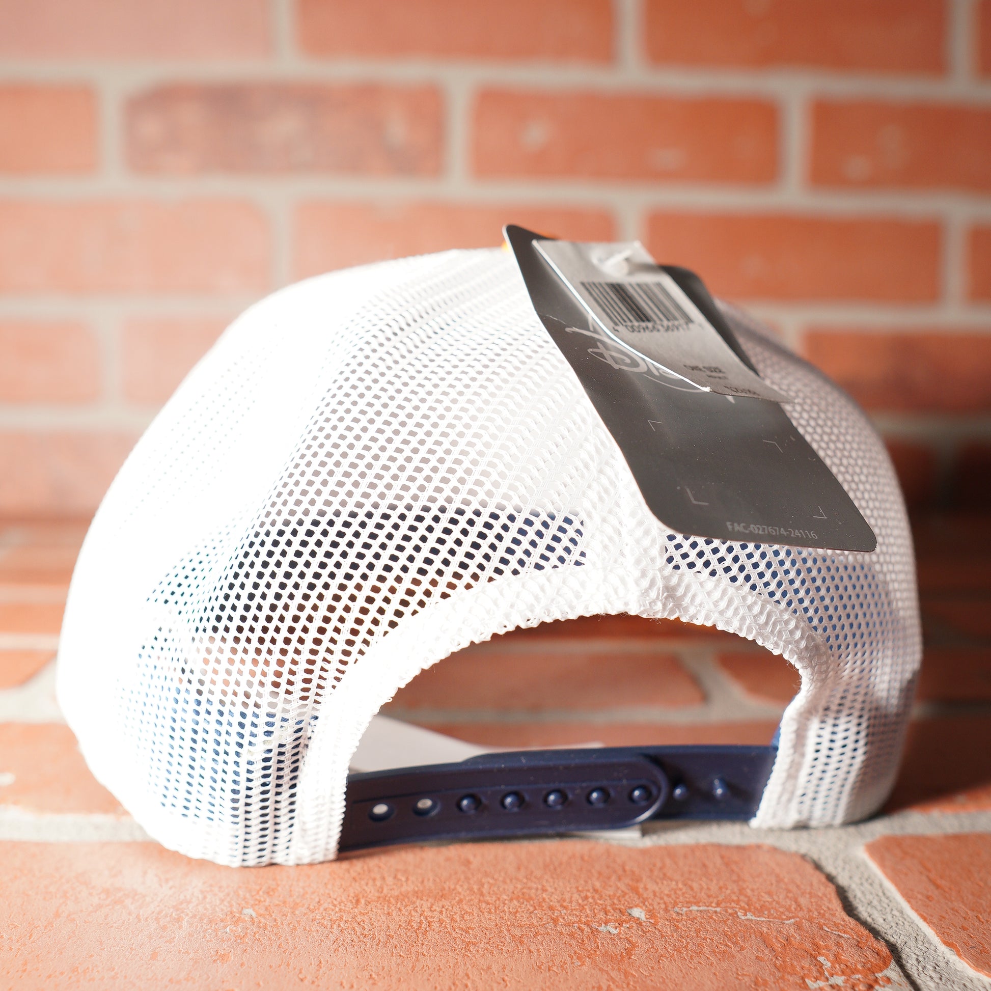 DS Disney/Pixar Finding Nemo Trucker Hat Yesterday's Fits Clothing Fashion Vintage Streetwear Fashion Item