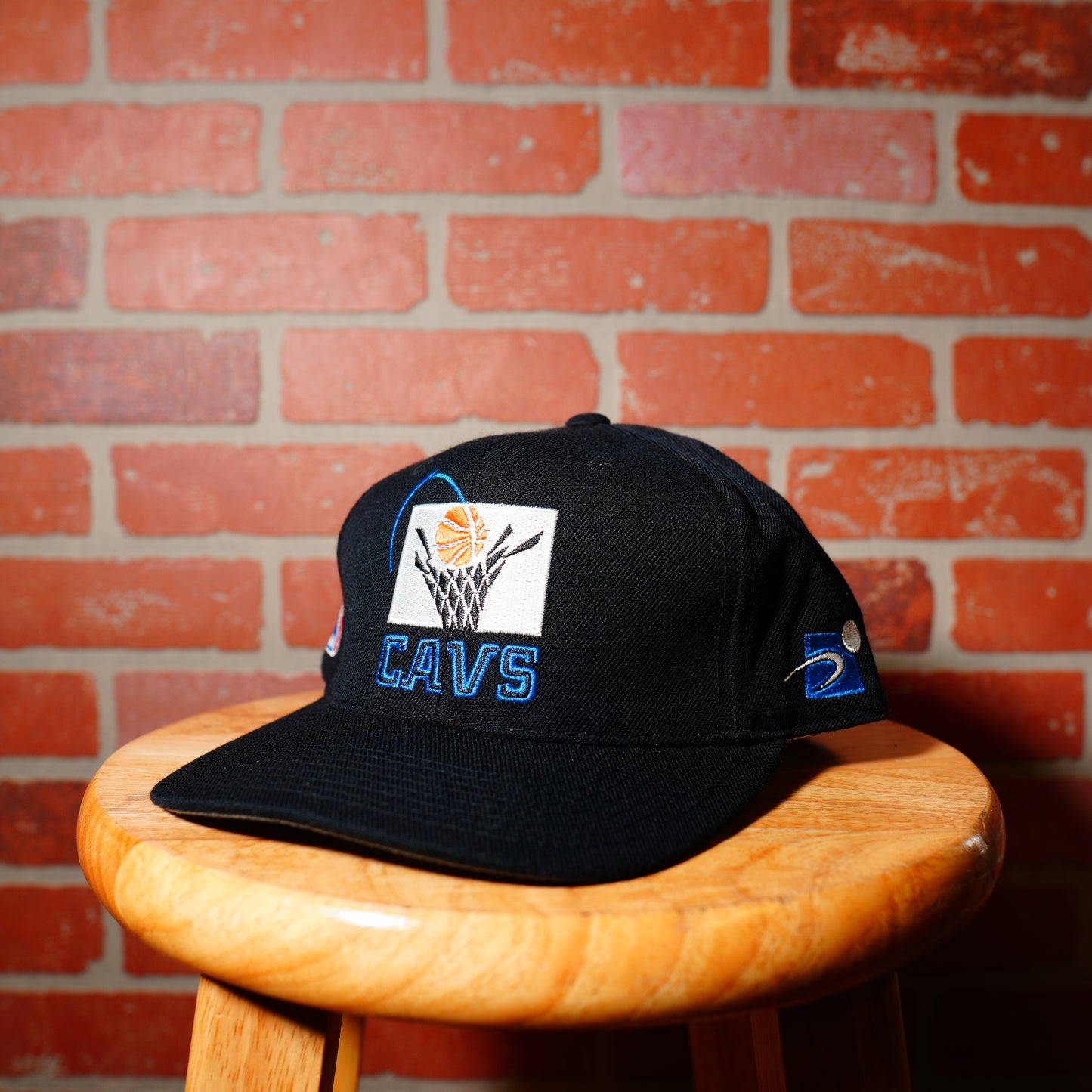 VTG Sports Specialties NBA Cleveland Cavillers Hoop Logo Snapback Hat