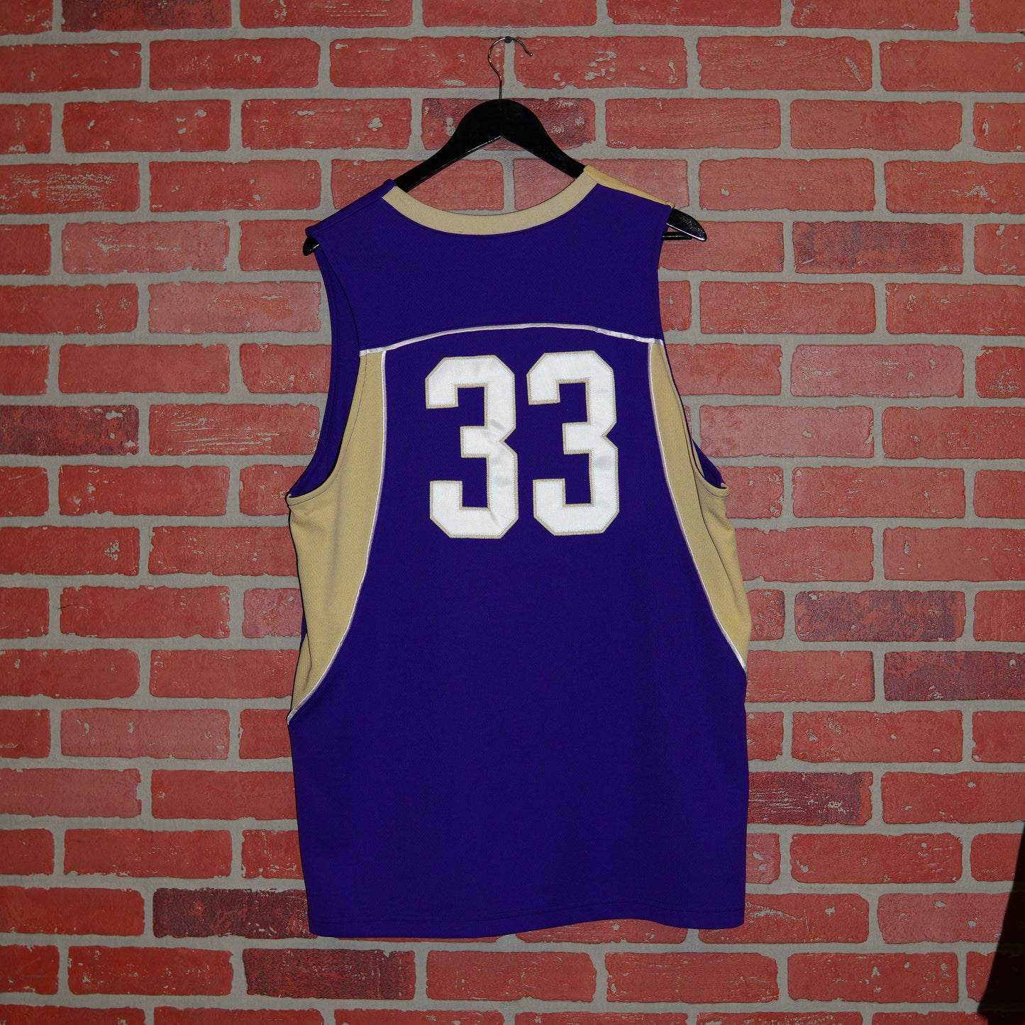 VTG Washington Huskies College #33 Basketball Jersey