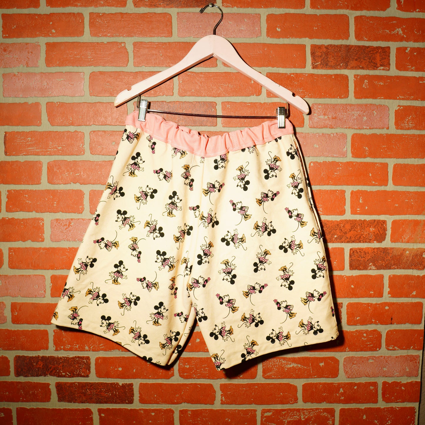 VTG 90s MINNEY MOUSE ALL OVER PRINT SHORTS