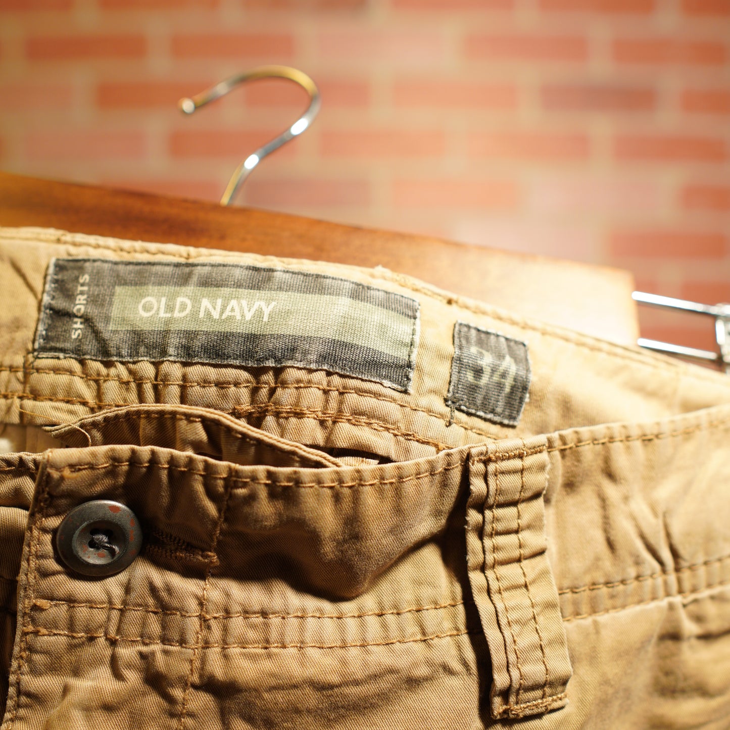 VTG Y2K Old Navy Khaki Cargo Shorts