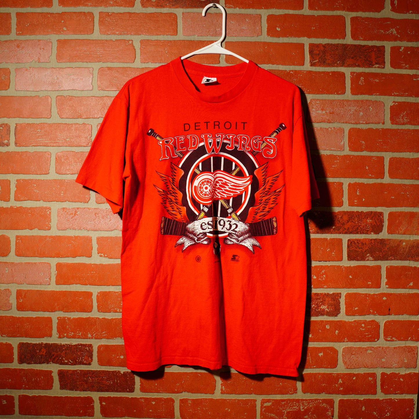 VTG NHL Detroit Red Wings Hockey Sticks Tee