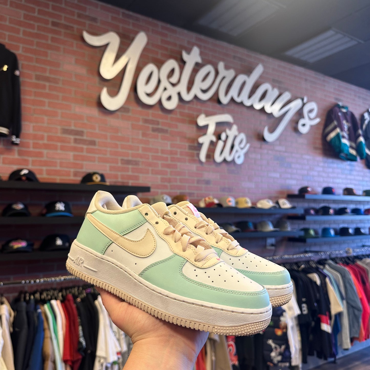 Youth Nike Air Force 1 Low (23)