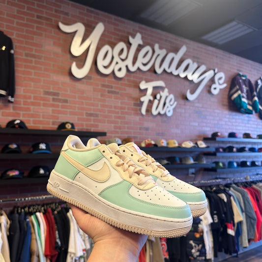 Youth Nike Air Force 1 Low (23)