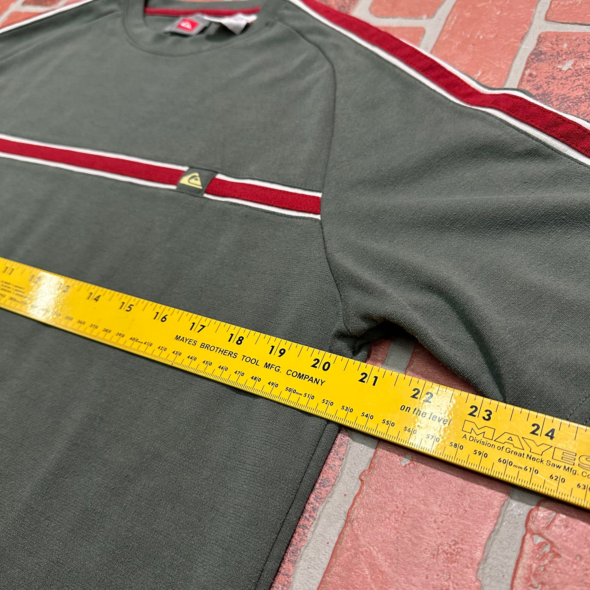 VTG Y2K Quiksilver Mini Logo Tee Yesterday's Fits Clothing Fashion Vintage Streetwear Fashion Item