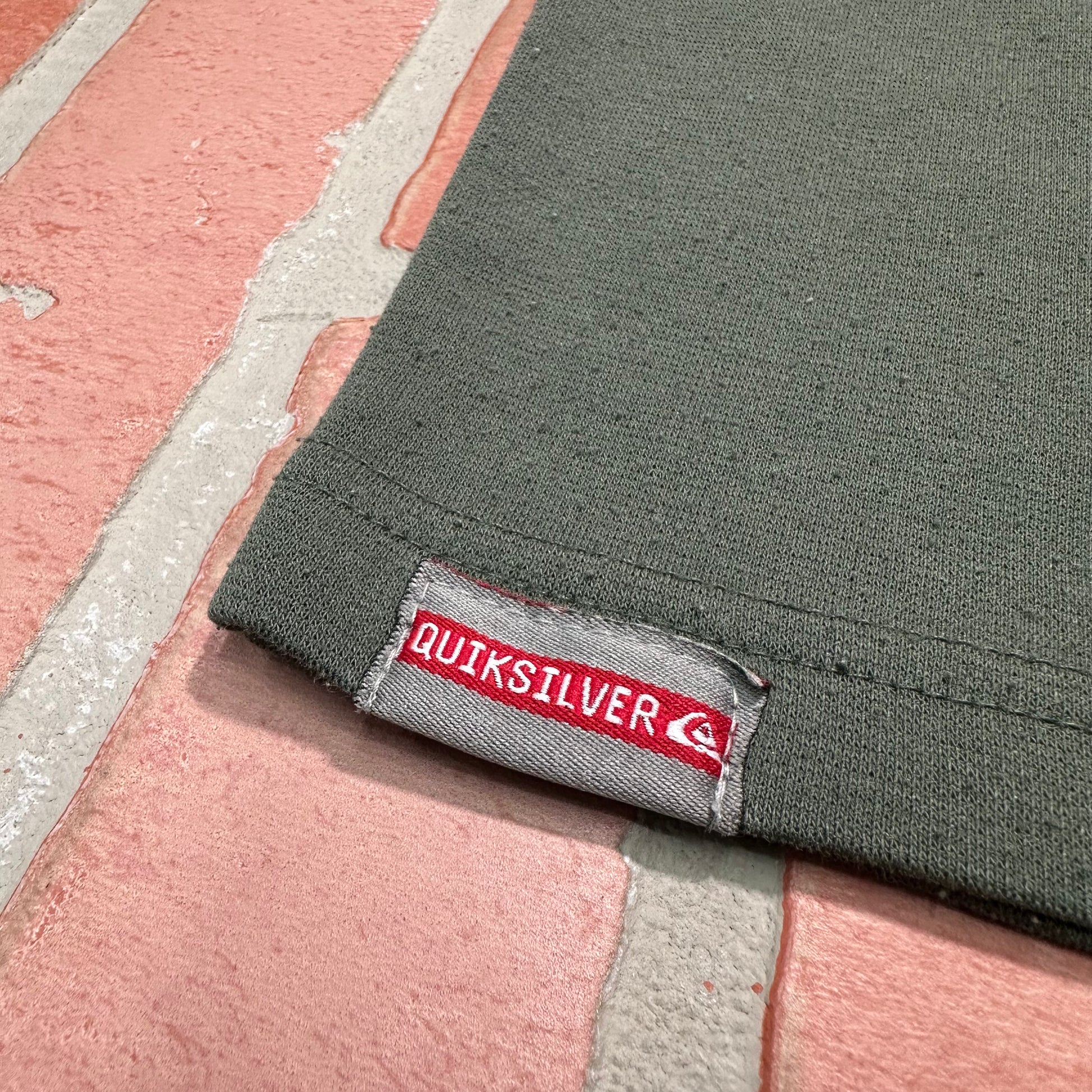 VTG Y2K Quiksilver Mini Logo Tee Yesterday's Fits Clothing Fashion Vintage Streetwear Fashion Item