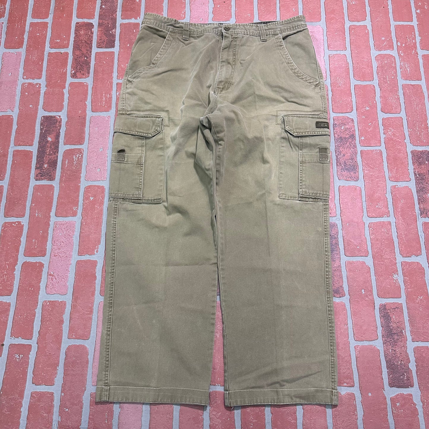 VTG Cargo Green Pants Yesterday's Fits Clothing Fashion Vintage Streetwear Fashion Item