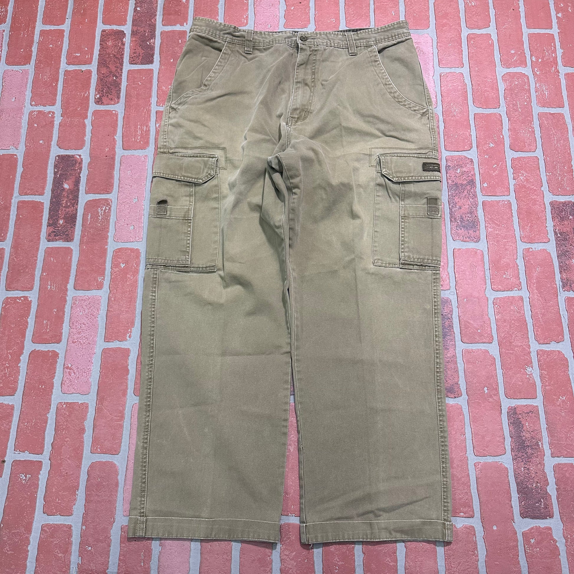 VTG Cargo Green Pants Yesterday's Fits Clothing Fashion Vintage Streetwear Fashion Item