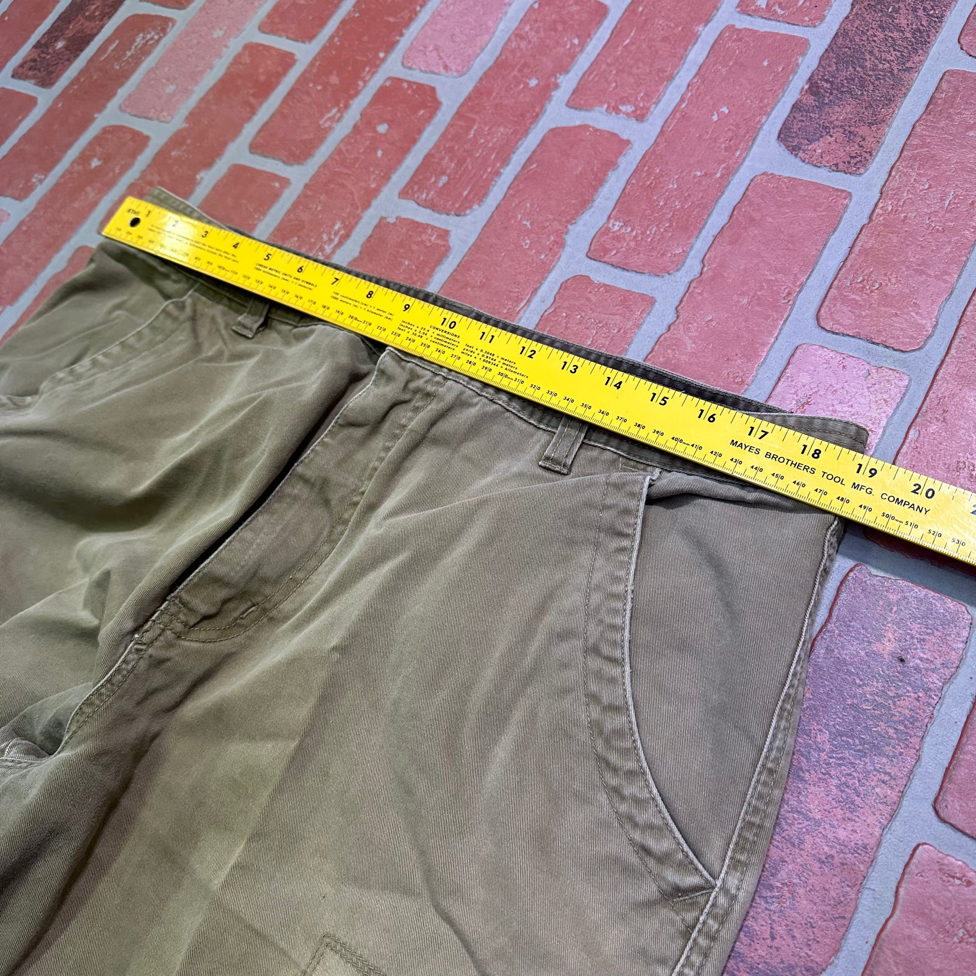 VTG Cargo Green Pants Yesterday's Fits Clothing Fashion Vintage Streetwear Fashion Item