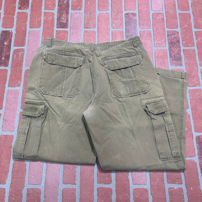 VTG Cargo Green Pants Yesterday's Fits Clothing Fashion Vintage Streetwear Fashion Item