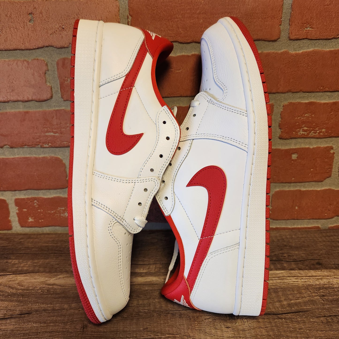 DS Air Jordan 1 Low OG University Red