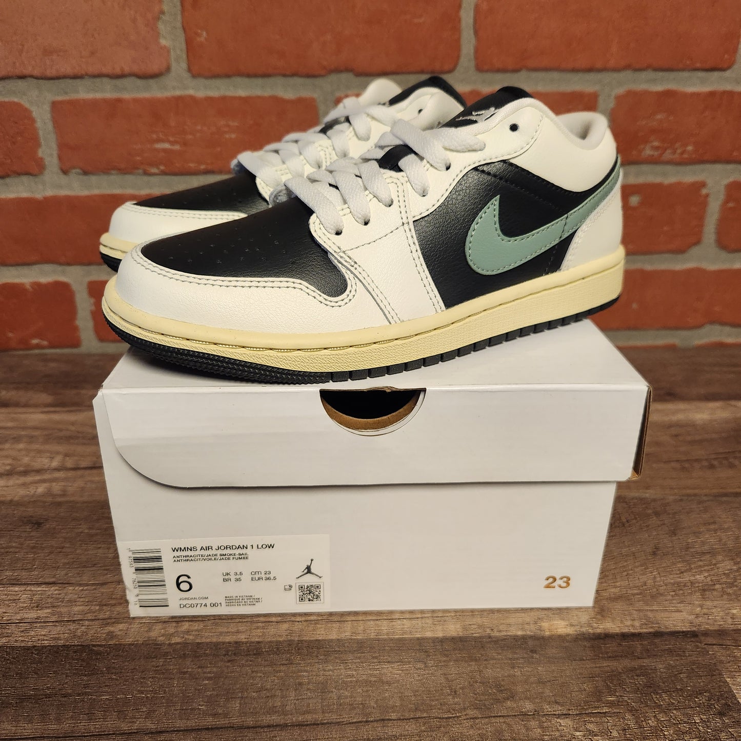 DS WMNS Air Jordan 1 Low Jade Smoke