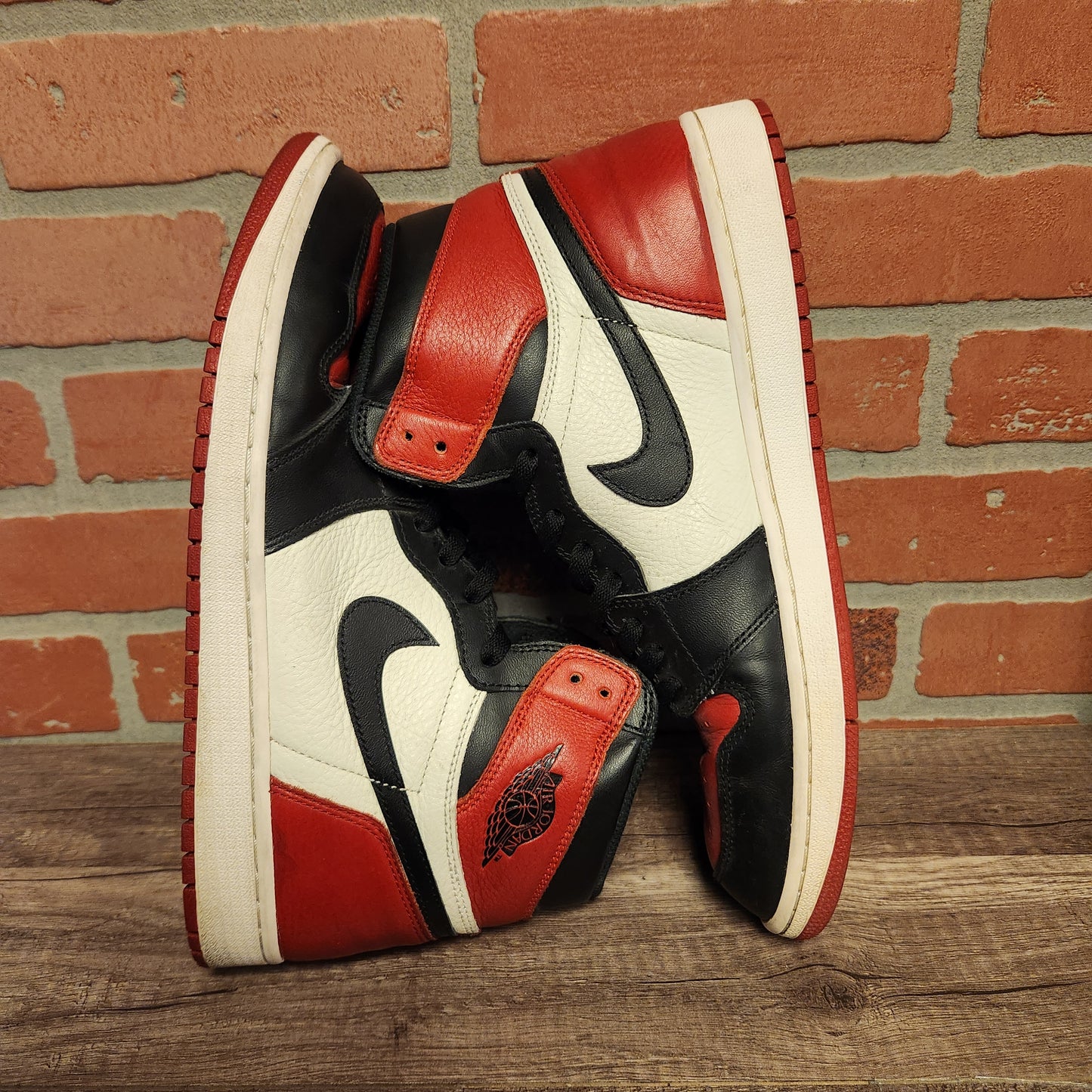 Air Jordan 1 High OG Bred Toe