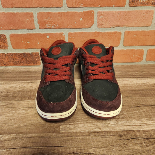 DS Nike Dunk Low Riot Skateshop