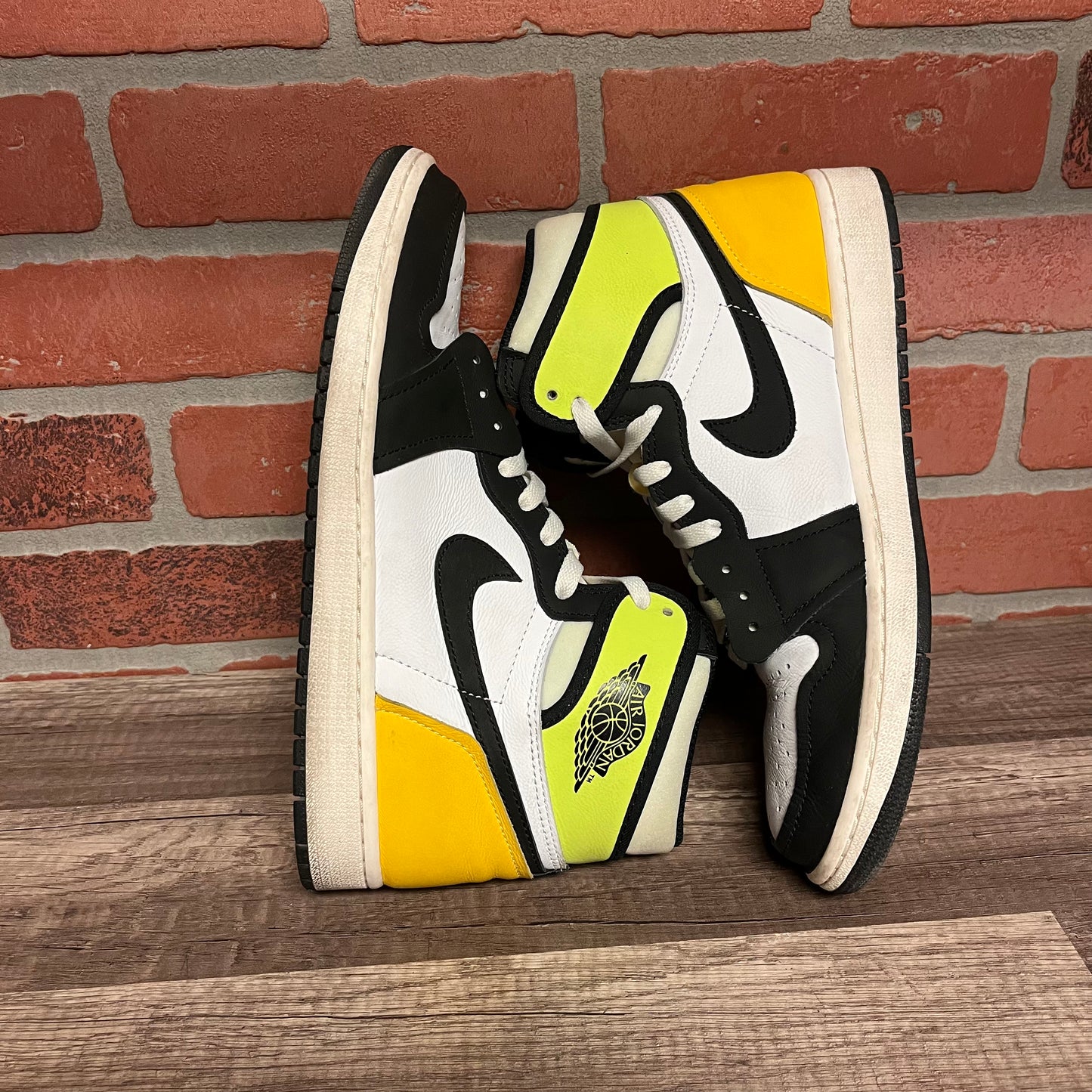 Air Jordan 1 High OG Volt Gold