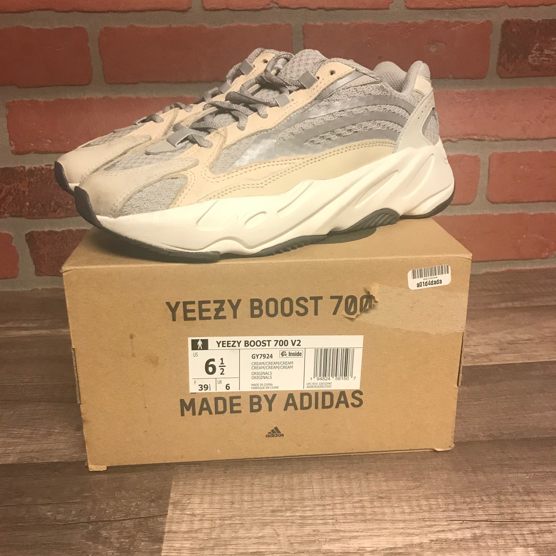 Cream 2025 yeezy 700