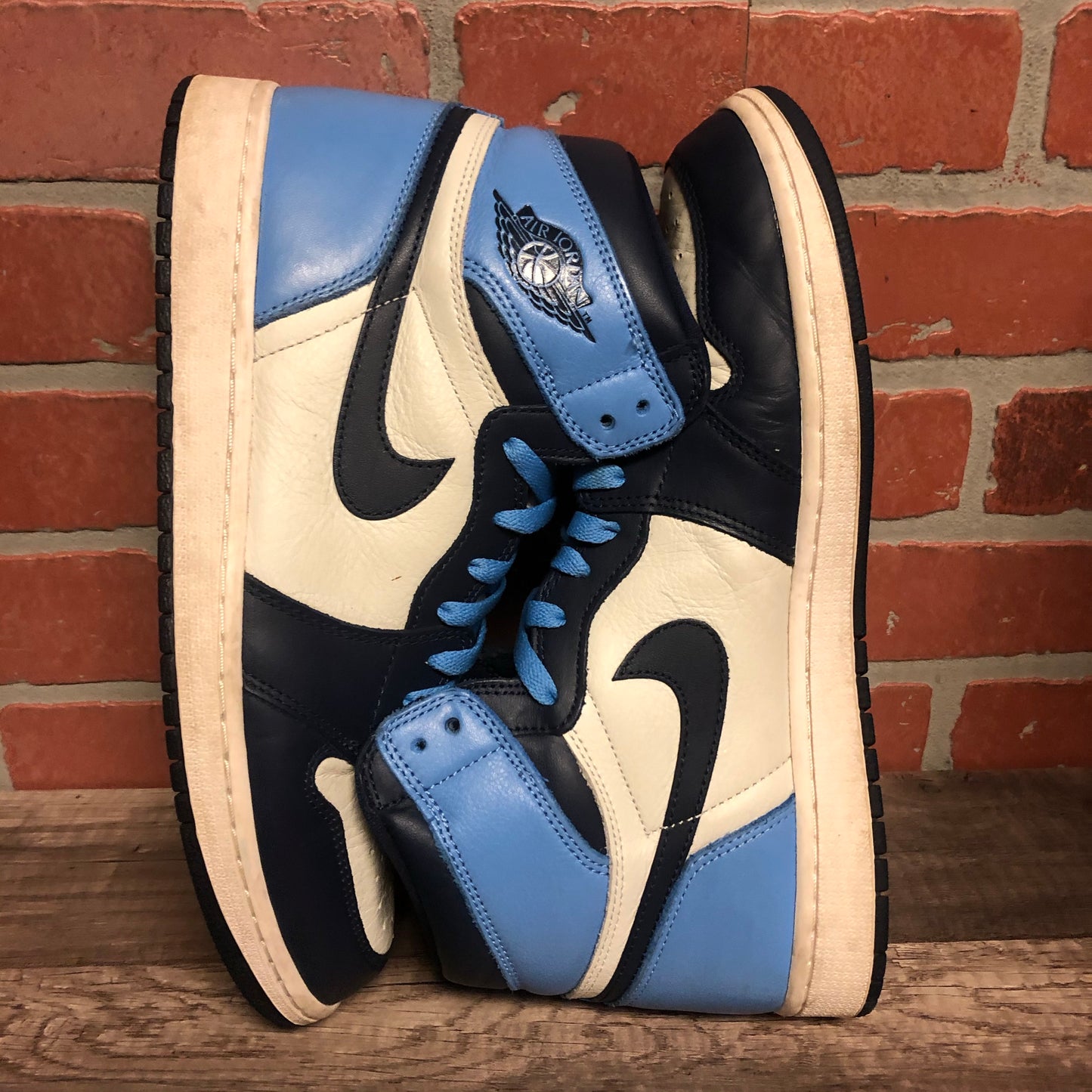 Air Jordan 1 Retro High Obsidian